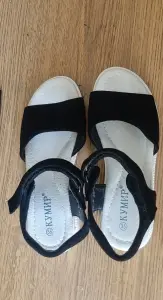 Босоножки новые