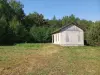 Два дома в лесу, на берегу Вилейского водохранилища.