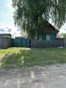Продается деревянный дом с печным отоплением общей площадью 34 кв м с земельным участком 15 соток, расположенный в г. Чаусы Могилевской области