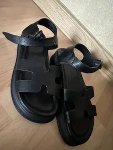 Женские босоножки
