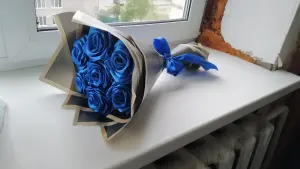 Розы из атласных лент