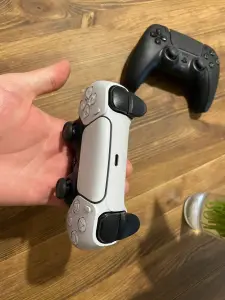 PlayStation 5 Digital Edition + 2 геймпада + 4 игры