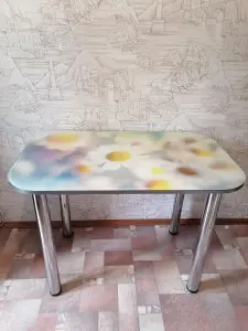 Стол кухонный