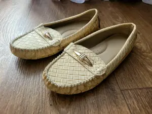 Женские мокасины