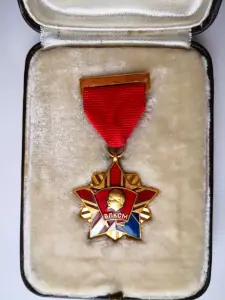 куплю комсомольские знаки..