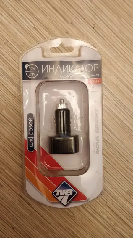 Индикатор (вольтметр) бортового напряжения в авто