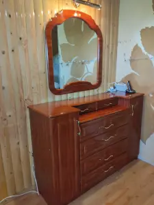 Комод с зеркалом