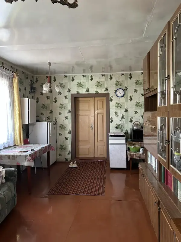 Продается деревянный дом с печным отоплением общей площадью 34 кв м с земельным участком 15 соток, расположенный в г. Чаусы Могилевской области