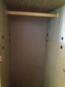 Шкаф платяной