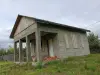 Два дома в лесу, на берегу Вилейского водохранилища.