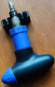 Отвёртка (дефектная)