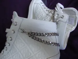 Сникеры ТМ GUESS