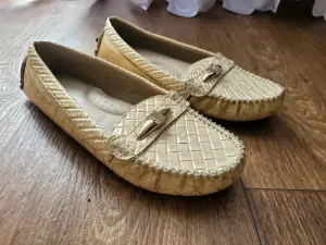 Женские мокасины