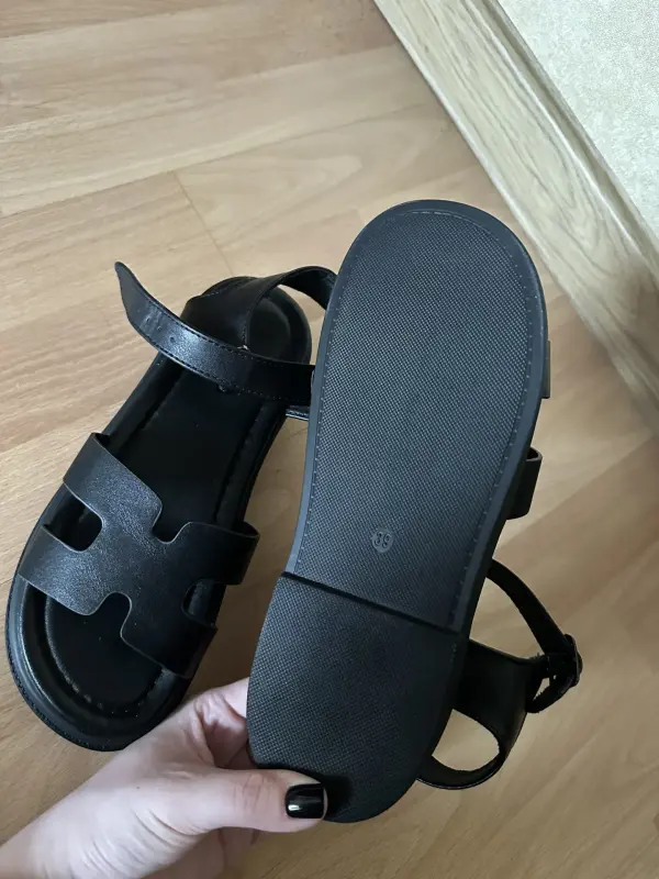 Женские босоножки