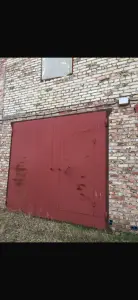 Два соседних двухэтажных гаража