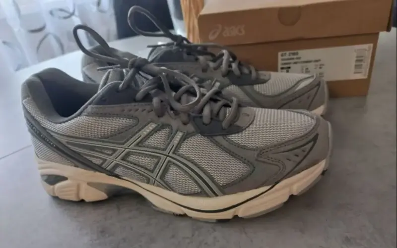 Кроссовки asics