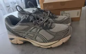 Кроссовки asics