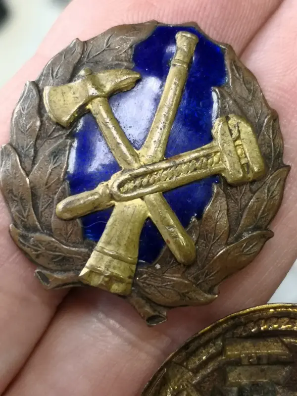 Кокарды СССР. 50-е годы. Горячая эмаль. Тяж мет.