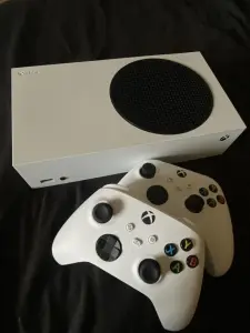 Игровая консоль XBOX Series S 512 GB + 2 геймпада