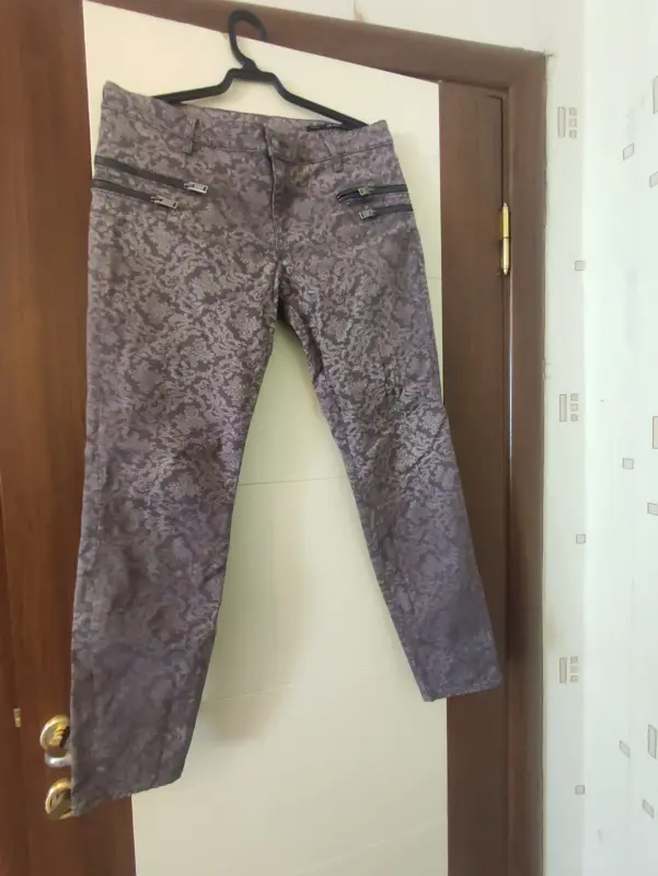 Брюки ZARA WOMAN длина 96, по талии 43,по бёдрам 50,почта.