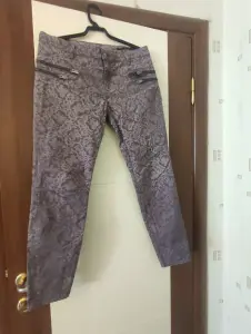 Брюки ZARA WOMAN длина 96, по талии 43,по бёдрам 50,почта.