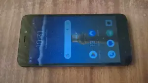 Телефон смартфон Xiaomi Redmi Go