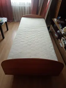 Кровать с матрасом
