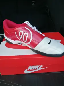 Кроссовки для футбола NIKE Total 90