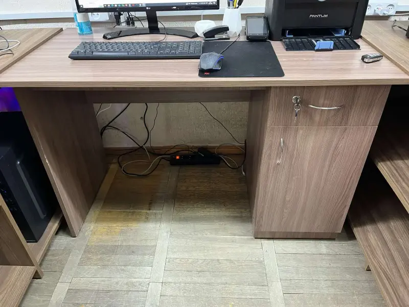 Стол письменный