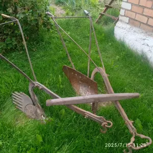 Плуг и окучник с коромыслом