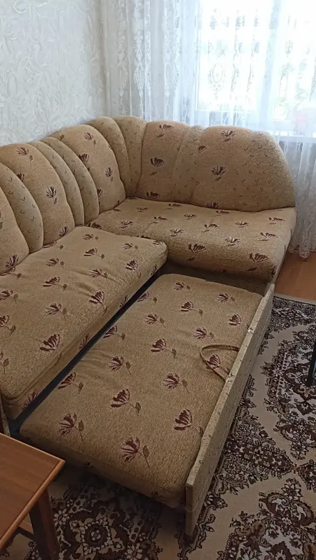 Мягкий уголок: угловой диван и кресло