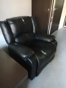Кресло кожаное б/у