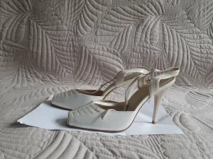 Босоножки женские новые