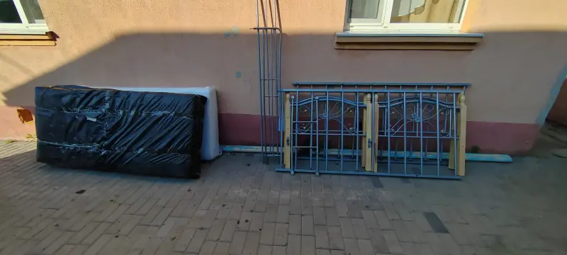 кровать