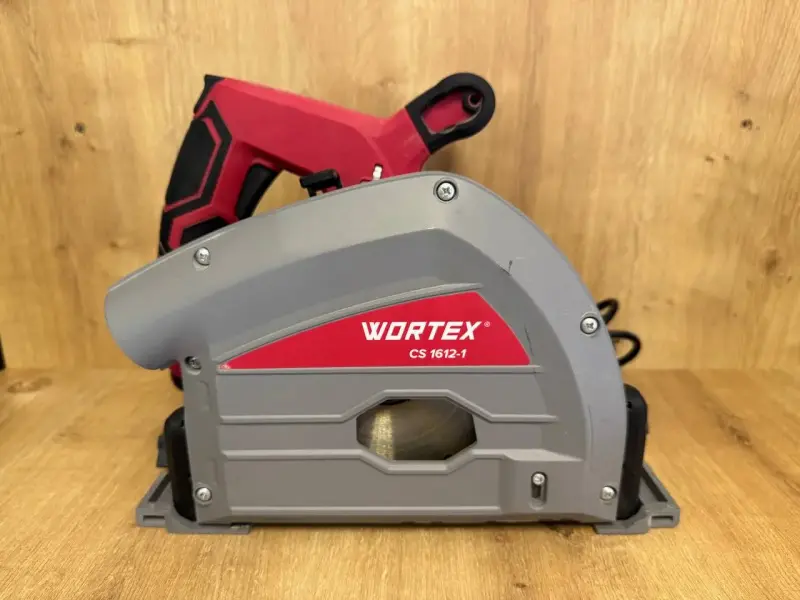 Дисковая погружная пила Wortex CS 1612-1 (а.40-046599)