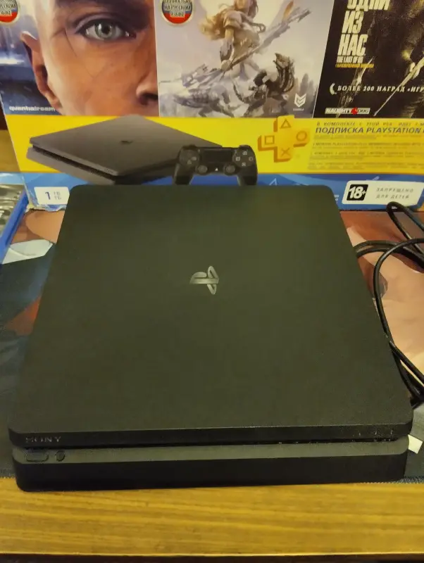 Продаю PS4 slim500GB +Подписка PS Plus Deluxe на 12 месяцев