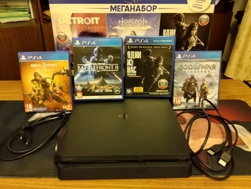 Продаю приставку PS4 slim500GB  