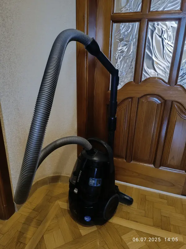 Пылесос Samsung SC8872. Мощность 2200 вт.