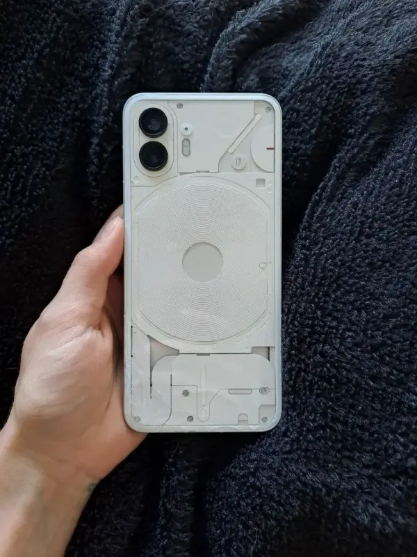 Смартфон Nothing Phone 2