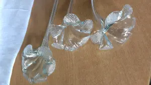 2 конфетницы и цветы