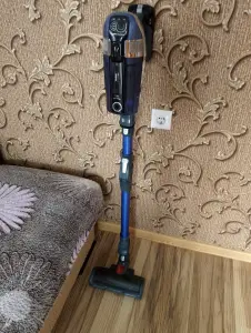 Пылесос вертикальный