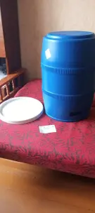 Бак пластиковый с крышкой, новый, 50л