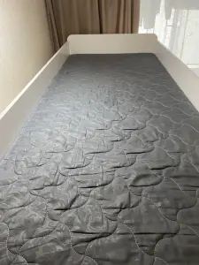 Кровать двухъярусная с диваном.