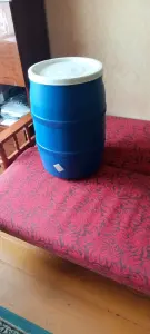 Бак пластиковый с крышкой, новый, 50л