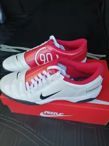 Кроссовки для футбола NIKE Total 90