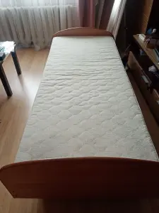 Кровать с матрасом