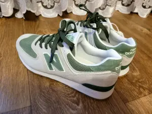 Новые мужские кроссовки New Balance