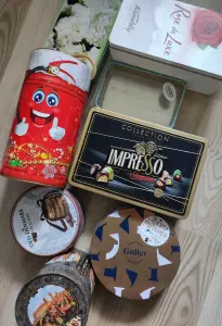 Коробки/банки жестяные цена указана за все,почта.