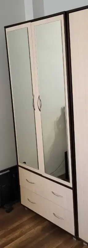 Шкаф с зеркалом