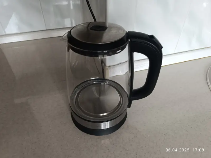 Электрический стеклянный чайник Sencor SWK 2080BK. Мощность 2200 вт.